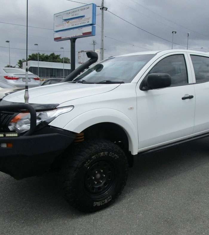 2017-Mitsubishi-Triton-GLX